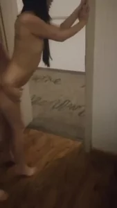 着贤良淑德模样，居然搞3P，给老公的绿帽一顶接着一顶